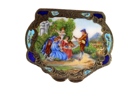 Caixa de Toilette em prata com gravados, grinaldas e friso envolvendo cena de trovador em momento músical sobre esmalte, com espelho no interior.